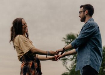 Couple Photoshoot IdeasA Natural, Romantic & Aesthetic Guide