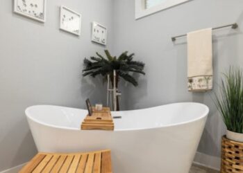 Bathtub Apron Ideas to Completely Transform Bathrooms
