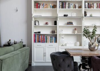 Floor to Ceiling Built In Bookshelves