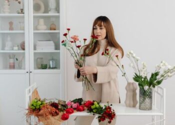 How to Make a Small Flower Arrangement