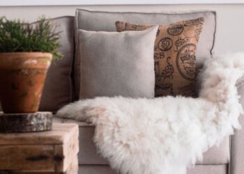 Faux Fur Throw Cozy Style, Buying Tips for Every Season