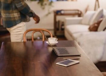 Oblong Wooden Table Guide Style, Size And Smart Buying Tips