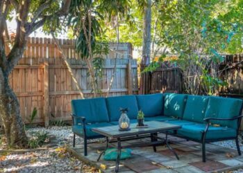Garden Corner Settee